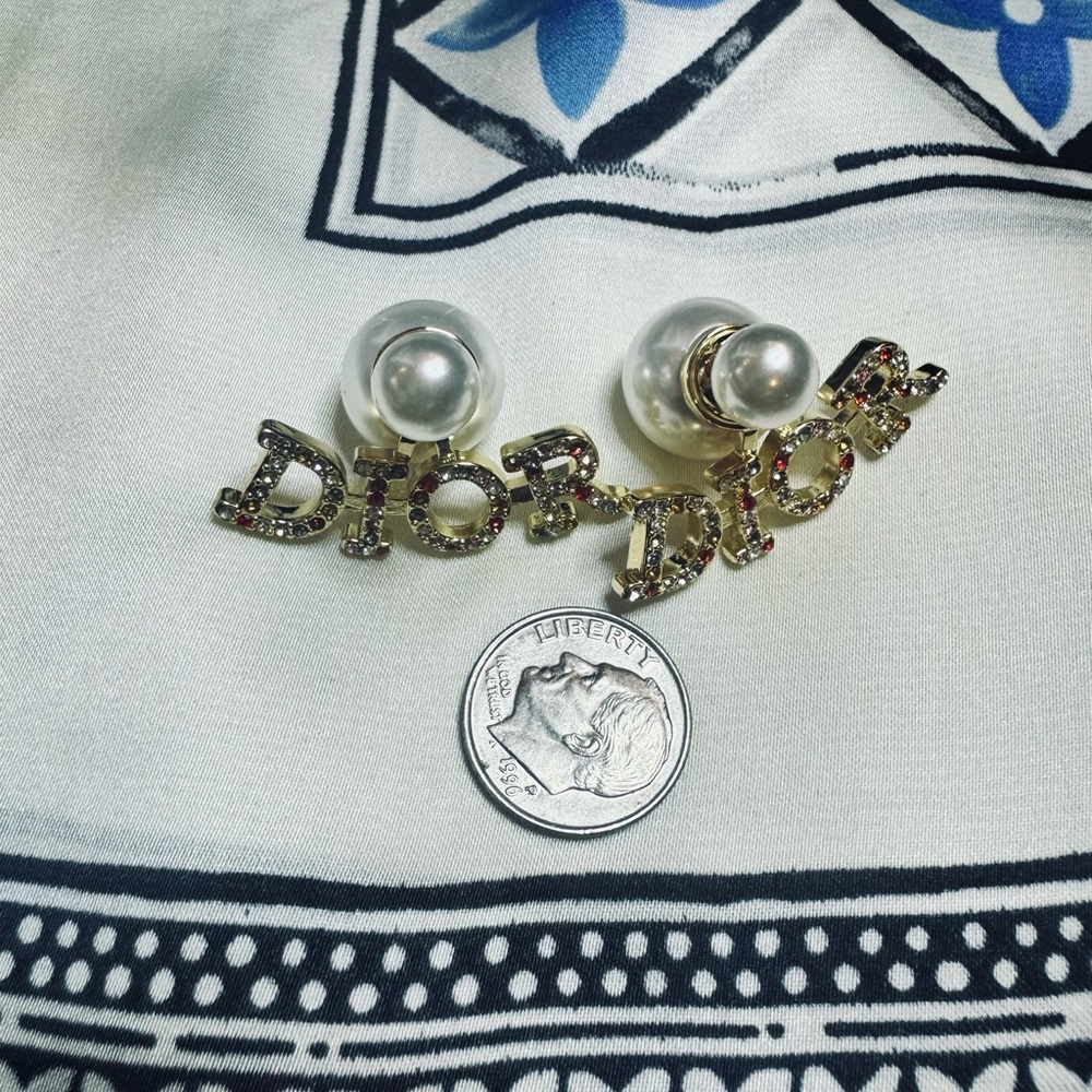 Dior Gold Logo Pearl Double-Sided Stud Earrings - Picture 6 of 7